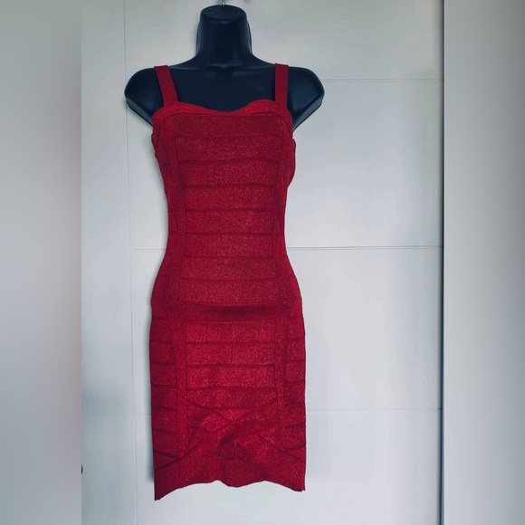 Guess| Size: Small (US)| Colour: Dark Red - Picture 6 of 6